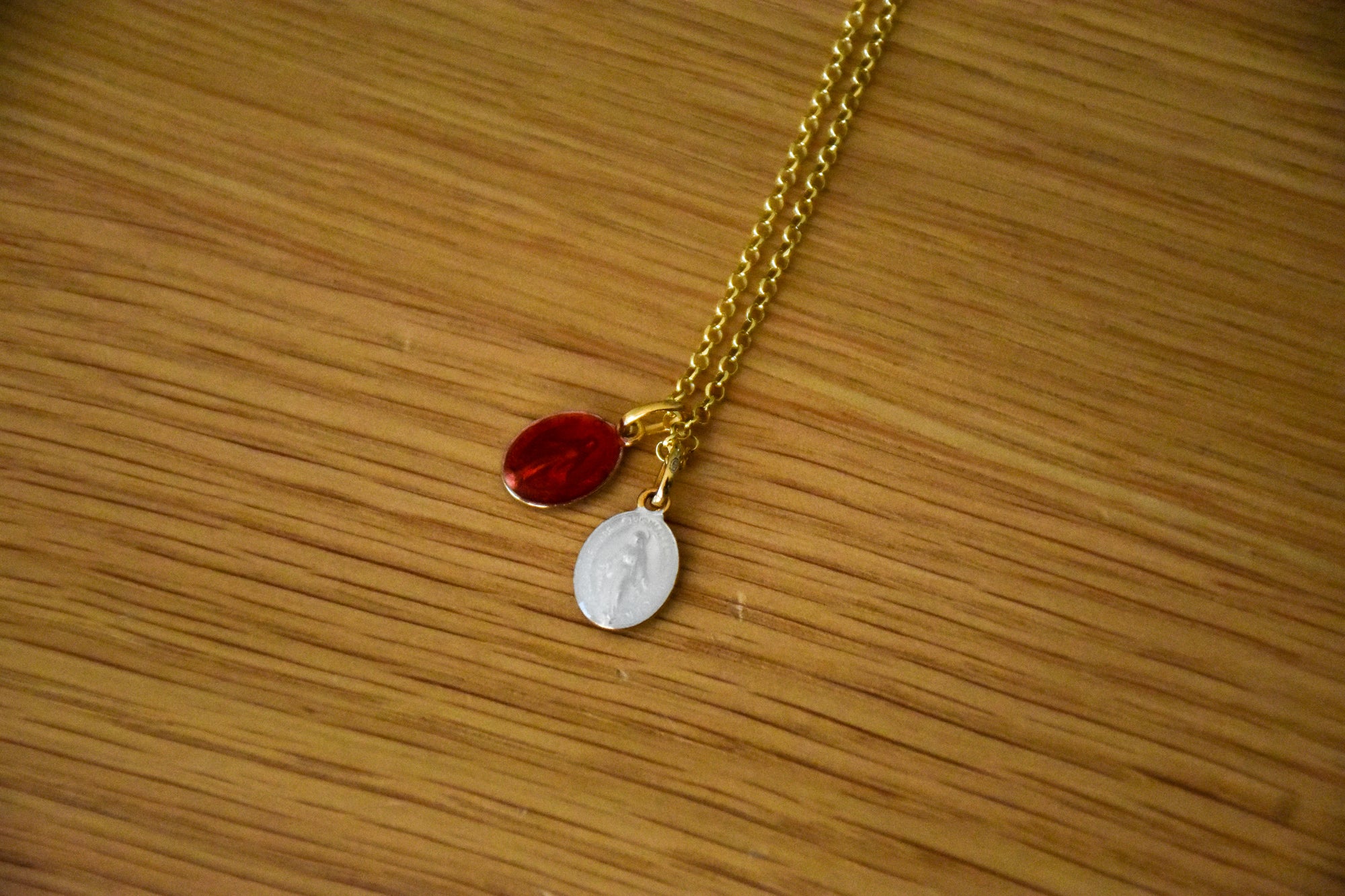 Classic necklace with 2 Madonnina