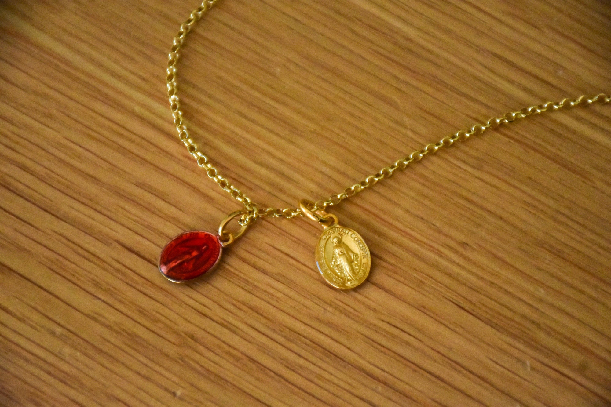 Classic necklace with 2 Madonnina